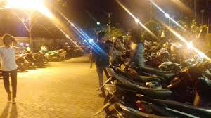 Kami harap koleksi gambar dp bbm lucu walaupun tidak bergerak tetap unik dan bermanfaat gambar lucu iron man naik motor. Meski Bukan Malam Minggu Anjungan Pantai Losari Ramai Tribun Timur