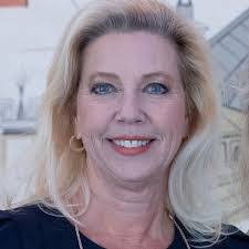 Melissa Deters's Instagram, Twitter & Facebook