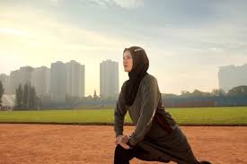 Karena produk tersebut dikhususkan untuk wanita muslim, tentunya produk. Rekomendasi Baju Olahraga Muslim Untuk Yang Berhijab Dari Baju Lari Sampai Baju Renang Womantalk