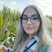 Daisy Aranda's Instagram, Twitter & Facebook