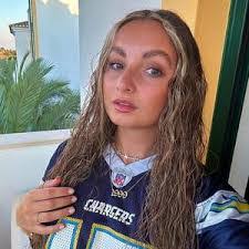 Bethany Smith's Instagram, Twitter & Facebook