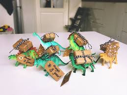 Dinosaurus Met Rozijnen Kado Op Hun Rug Peuter Traktatie Dierentraktatie Dinosaurus Feestje Feestje Dinosaurus