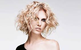 Il french bob 2021 si conferma uno dei tagli di capelli medi più belli del momento. Lob E Bob Mossi E Ricci Come Jennifer Lopez Vogue Italia