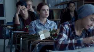 Before I Fall Trailer Is Groundhog Day Meets Butterfly Effect Geektyrant Academia De Vampiros Peliculas Si No Despierto