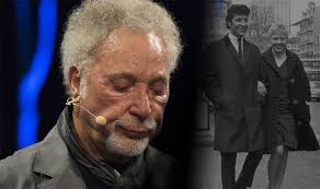 The pair, who began dating at 15, had been married for 59 years. Tom Jones Guilt How Wife Linda Never Felt Good Enough Celebrity News Showbiz Tv Express Co Uk