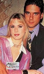 Fue protagonizada por erika buenfil, karyme lozano, norma herrera, alexis ayala, jorge salinas y pedro armendáriz jr.; 52 La Mujer En El Espejo Historia Original Y Libreto De Magda Quintero Y Andres Huertas Tardesclasicas Telenovelaspararecordar Latelenoveladeldia Lamujerenelespejo Es La Historia De Ana Soler Una Joven Inteligente Pero Que