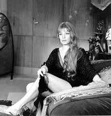 Come una donna apparentemente fuori dai canoni del suo tempo riuscì a diventare il più affascinanante di tutti i colonnelli della commedia italiana. Monica Vitti Facebook