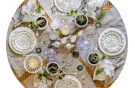 Mesmo quem não é muito íntimo de cozinha pode fazer uma bela decoração para mesa de réveillon com frutas. Como Fazer A Decoracao De Mesa Para O Ano Novo Emais Estadao