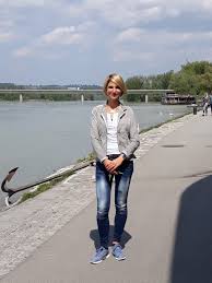 Schloss neuhaus steht in neuhaus am inn direkt an der grenze zu österreich am innufer. Erika Rosenberg Zwei Veranstaltungen In Der Maria Ward Realschule Neuhaus Bei Passau Dos Conferencias En La Escuela Superior Maria Ward De Neuhaus En La Localidad De Passau