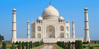 The taj mahal is located on the right bank of the yamuna river in a vast mughal garden that encompasses nearly 17 hectares, in the agra district in uttar the existence of several historical and quaranic inscriptions in arabic script have facilitated setting the chronology of taj mahal. The Taj Mahal A Monumental Love Story Faze