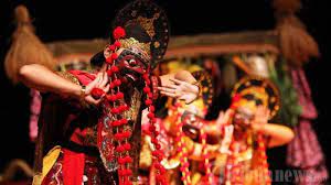 Tari topeng cirebon adalah salah satu tarian di tatar parahyangan. Tari Topeng Klana Khas Daerah Cirebon Sejarah Dan Musik