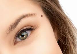 Melansir dari suar.id, berikut ini beberapa arti kedutan di kelopak mata kiri atas menurut primbon jawa. 8 Posisi Tahi Lalat Membawa Keberuntungan