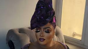 Am looking for a lady I will help