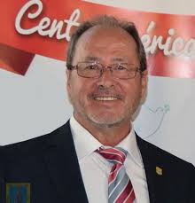 El sacerdote jienense Julio Millán, presidente de la Fundación Mensajeros  de la Paz