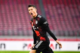 Le numéro 7 a inscrit ses 25 buts en 28 matchs et en ayant passé 2373 minutes sur le terrain. Lewandowski Ronaldo Lukaku Les Dix Meilleurs Buteurs De L Annee 2020