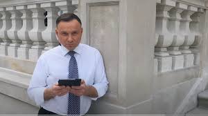 A polish writer and journalist is facing up to three years in prison for calling president andrzej duda a moron. Duda Rapuje Wmeritum Pl