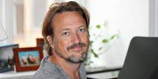 Hon är dotter till artisten ulf lundell och barbro sanna lundell var tidigare tillsammans med wille crafoord, och tillsammans har de dottern olga. Who Is Wille Crafoord Dating Wille Crafoord Girlfriend Wife
