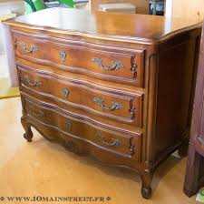 Relooking Raffine Pour Une Commode En Merisier Verni Des Annees 1970 Meuble En Merisier Comment Decaper Un Meuble Relooking Armoire