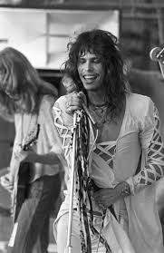 Steven Tyler Dude Actually Looks Like A Lady Steven Tyler Aerosmith Steven Tyler Aerosmith