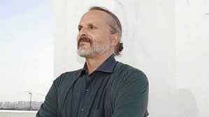 Ahora el cantante miguel bosé generó controversia tras mostrarse en contra de la implantación de la nueva tecnología del 5g por. Miguel Bose Vuelve A La Carga Contra El Gobierno Y Bill Gates Marca Com