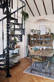 Bienvenue Dans Le Duplex Boheme De Chloe You Avec Images Decoration Maison Decoration Interieur Maison Escalier En Colimacon