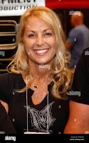 Mandi Martin's Instagram, Twitter & Facebook