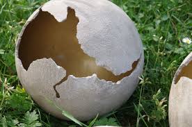 Sehr einfach zum selber machen. Betonkugeln Diese Kugel Wurden Mit Der Hand Aus Beton Geformt Innen Wurden Die Betonkugeln Mi Basteln Und Selbermachen Betonkugel Selber Machen Bastelarbeiten