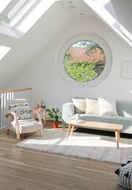 Wohnzimmer Mit Dachschragen Rundem Fenster Wirf Einen Blick In Die Wohnung Von Mrs Klabautermann In Unserer Neusten Ho Haus Und Wohnen Runde Fenster Wohnen