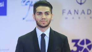 مينا مسعود في جلسة تصوير أمام الأهرامات. Ø§Ù„ÙƒÙ†Ø¯ÙŠ Ø§Ù„Ù…ØµØ±ÙŠ Ù…ÙŠÙ†Ø§ Ù…Ø³Ø¹ÙˆØ¯ Ø¹Ø§Ø·Ù„ Ø¨Ø¹Ø¯ Ø¹Ù„Ø§Ø¡ Ø§Ù„Ø¯ÙŠÙ†
