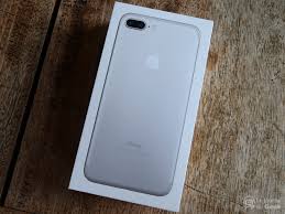 Battery has limited recharge cycles and may eventually need to be replaced by apple service provider. Test Apple Iphone 7 Et 7 Plus Journal Du Geek