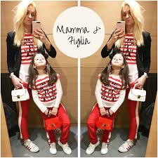 Outfit uguali per la famiglia madre e figlia vestiti imposta padre … il mini me e gli abiti mamma e figlia che ci fanno impazzire il mini me | abiti mamma e figlia. Abbigliamento Coordinato Mamma Bambina Look Mamma E Figlia
