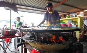 To minimize the amount of ash from rising and getting into the food, a zinc roof is placed on top of the burning charcoal. Roti Canai Kayu Arang Melaka Cute766