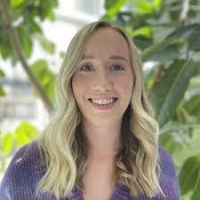 Erin Grunewald's Instagram, Twitter & Facebook