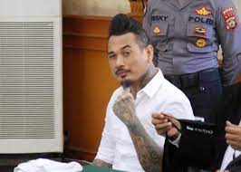 Bukan jerinx sid namanya kalau pernyataannya tidak berbau kontroversial, drummer dari superman is dead (sid) memang kerap membuat pernyataan yang memancing p. Divonis Hukuman 14 Bulan Penjara Jerinx Sid Dan Tim Kuasa Hukum Kami Berfikir Dulu Pikiran Rakyat Tasikmalaya