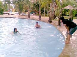 Bukan hanya itu saja, anda juga bisa menikmati suasana liburan di kolam renang dan waterboom yang seru. Pemandian Mirah Fantasia Di Kelurahan Lateng Kecamatan Banyuwangi Padepokan Mas Say Laros Banyuwangi