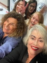 Nee: Anne McElhoes grad 74 Married to Scott Oake