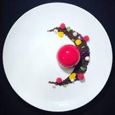 I dessert al piatto (o dessert da ristorazione) sono dolci al cucchiaio particolarmente curati dal punto di vista degli accostamenti di sapore e delle consistenze, dando libero spazio alla creatività e all' originalità dello chef e del pasticcere! 9 Idee Su Dessert Al Piatto Dessert Dolci Cioccolato