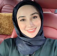 Pelakon wawa zainal membuat kejutan istimewa buat suaminya, aeril zafrel dengan menghadiahkan sebuah kereta mewah, toyota vellfire berwarna hitam. Mula Mula Mini Surau Di Rumah Kini Wawa Zainal Sumbang Dana Rm1 2 Juta Bina Masjid Nona