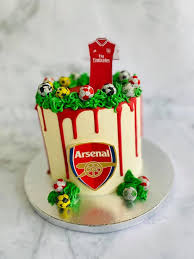 Dinah's desserts has created this design before, it is quiet popular for our football fans. 6 Arsenal Football Themed Drip Homemade By Victoria Facebook