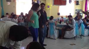 Famoso personaje desamparadeño dejó su vida de artista. Chayanne Y Su Esposa Youtube