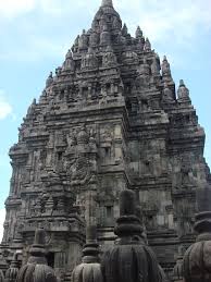 Candi prambanan sendiri memiliki letak yang tidak berada di pusat kota yogyakarta. Prambanan Mari Mengenal Lebih Dekat Tentang Panel Relief Dsb Ruangku Memajang Karya