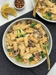 Mushroom Broccoli Pasta Garlic Cream Sauce Recipe Mushroom Broccoli Easy Chicken Recipes Stuffed Mushrooms
