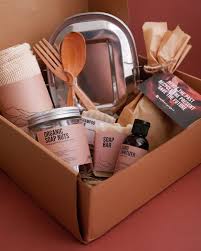 Percik menyediakan jasa kaligrafi sekaligus memperkenalkan tiga hampers lebaran unik: 10 Ide Hampers Cantik Anti Mainstream Untuk Lebaran