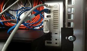 Die 10 zoll netzwerkschränke eignen sich besonders gut für kleine netzwerkinstallationen zuhause oder im ein 10 zoll netzwerkschrank steht seinem großen vorbild, dem 19 zoll netzwerkschrank, in nichts nach. Macmini Im Serverschrank Wir Bauen Unser Haus