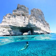 Οι παραλίες της μήλου είναι αμέτρητες και διαθέτουν κρυστάλλινα νερά και έναν θαλάσσιο κόσμο στις παραλίες της μήλου μπορείτε να απολαύσετε το κολύμπι και τις χρυσαφένιες αμμουδιές και. Fwtografies Milos Fishing Trip