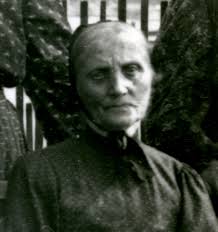 Paul Welty in the early 1980s recollected the following to his nephew Fritz  Welty: "1906 Verena Lehman seated with Katie and Rachel, two of her  daughters, standing. Taken