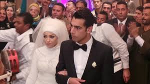 وقد أورد هذه الشواهد الحافظ ابن حجر رحمه الله. Ù‡Ù„ ÙŠÙ…Ù†Ø¹ Ù…Ø­Ù…Ø¯ ØµÙ„Ø§Ø­ Ø²ÙˆØ¬ØªÙ‡ Ù…Ù† Ø§Ù„Ø¸Ù‡ÙˆØ± ÙÙŠ ÙˆØ³Ø§Ø¦Ù„ Ø§Ù„Ø¥Ø¹Ù„Ø§Ù…