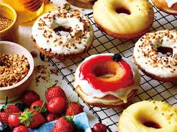 The chain said vaccinated customers can continue to get free glazed doughnuts through the end of 2021. Krispy Kreme Bringt Gesunde Doughnuts Zum Anfang Der Sommerzeit