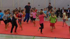 Maybe you would like to learn more about one of these? Zusamaltheim Rangeln Und Raufen An Der Grundschule Wertinger Zeitung