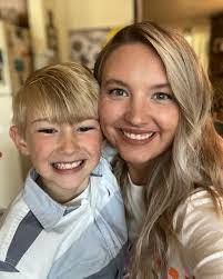 Leeann Webb's Instagram, Twitter & Facebook